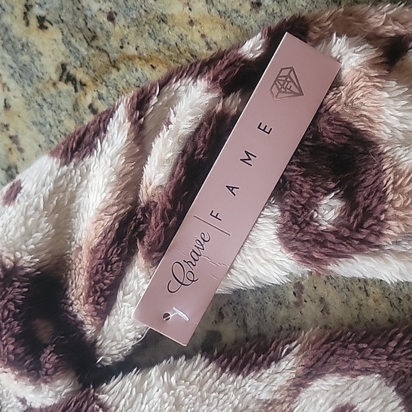 HP!!π₯³π₯³πππCrave Fame super cool sweater NWT - Picture 5 of 8